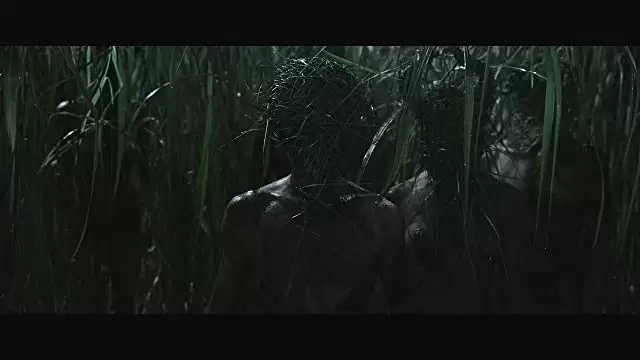 イン・ザ・トール・グラス －狂気の迷路－の画像