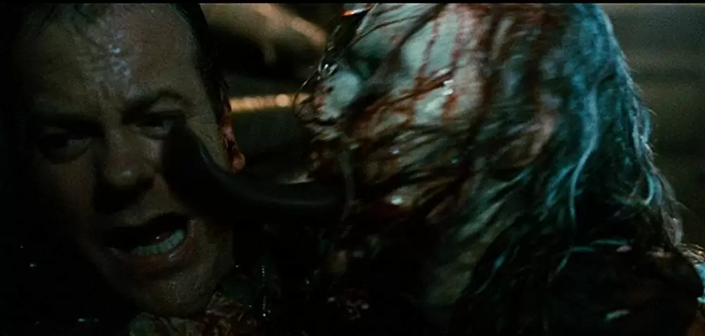 「ミラーズ」キーファー・サザーランドの画像