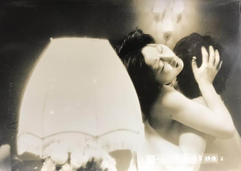 雨の夜の情事の写真