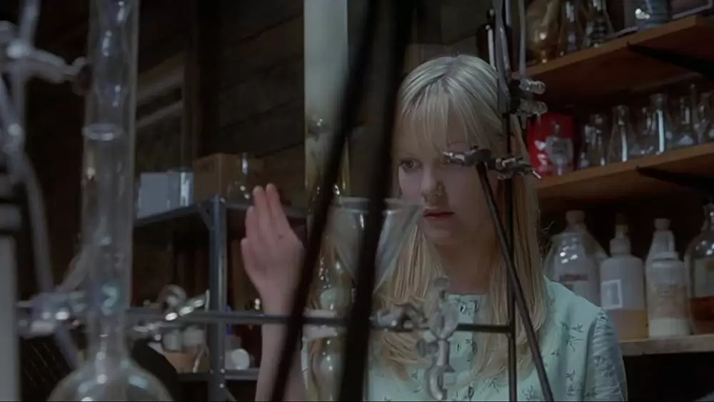 「パラサイト」ローラ・ハリスの画像