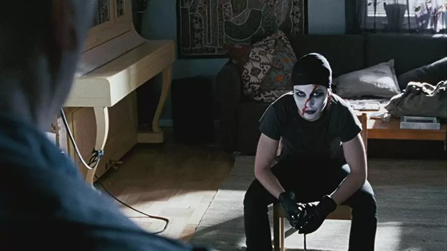 ミレニアム2 火と戯れる女の画像