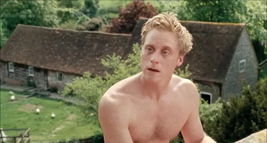 「ハウエルズ家のちょっとおかしなお葬式」アラン・テュディックの画像