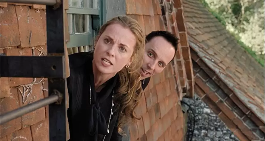 「ハウエルズ家のちょっとおかしなお葬式」ユエン・ブレムナー & Daisy Donovanの画像