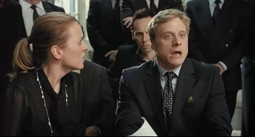 「ハウエルズ家のちょっとおかしなお葬式」ユエン・ブレムナー & Daisy Donovan & アラン・テュディックの画像