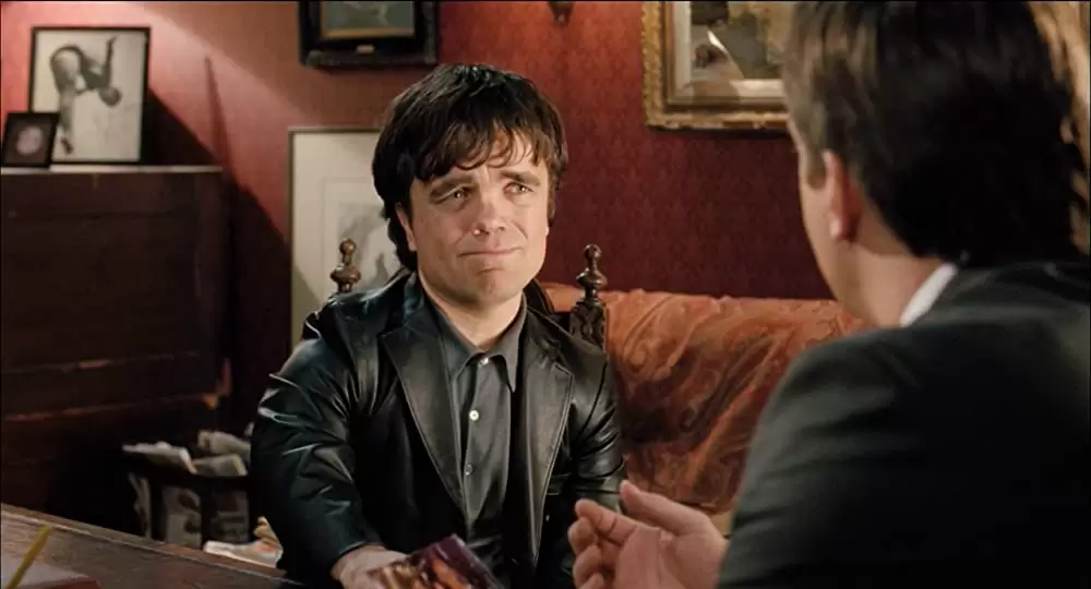 「ハウエルズ家のちょっとおかしなお葬式」ピーター・ディンクレイジ & マシュー・マクファディンの画像