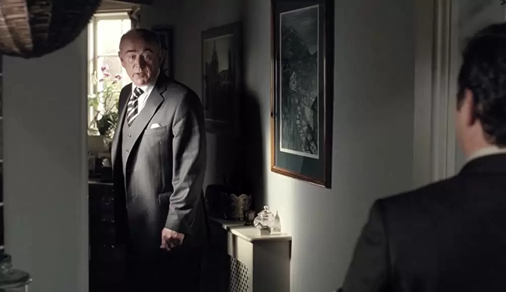 「ハウエルズ家のちょっとおかしなお葬式」ピーター・イーガンの画像