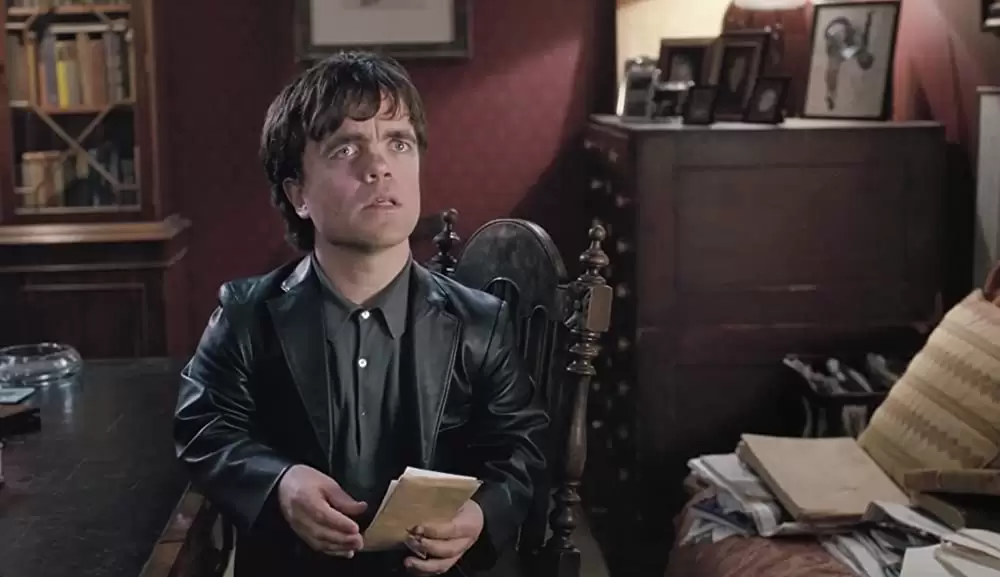 「ハウエルズ家のちょっとおかしなお葬式」ピーター・ディンクレイジの画像