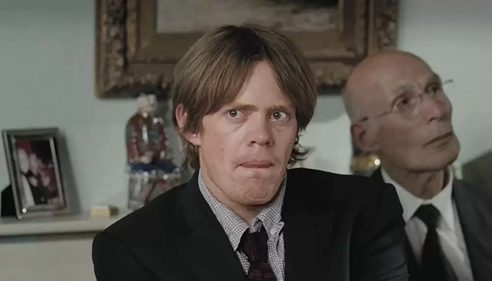 「ハウエルズ家のちょっとおかしなお葬式」クリス・マーシャルの画像