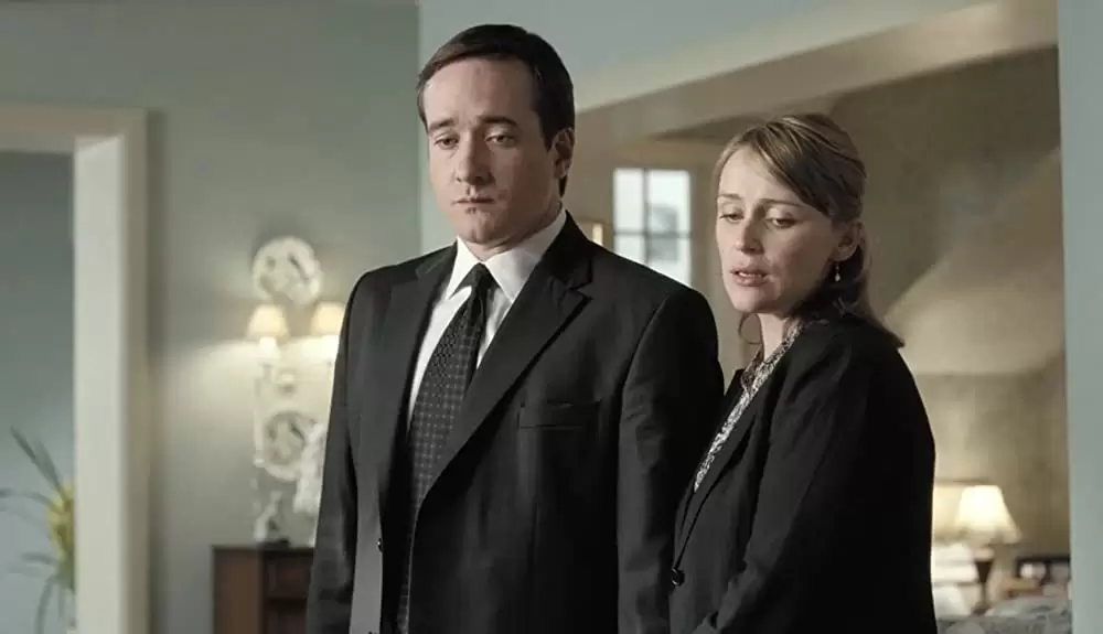 「ハウエルズ家のちょっとおかしなお葬式」キーリー・ホーズ & マシュー・マクファディンの画像