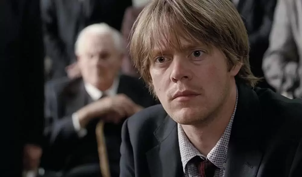 「ハウエルズ家のちょっとおかしなお葬式」クリス・マーシャルの画像