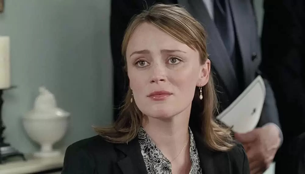 「ハウエルズ家のちょっとおかしなお葬式」キーリー・ホーズの画像