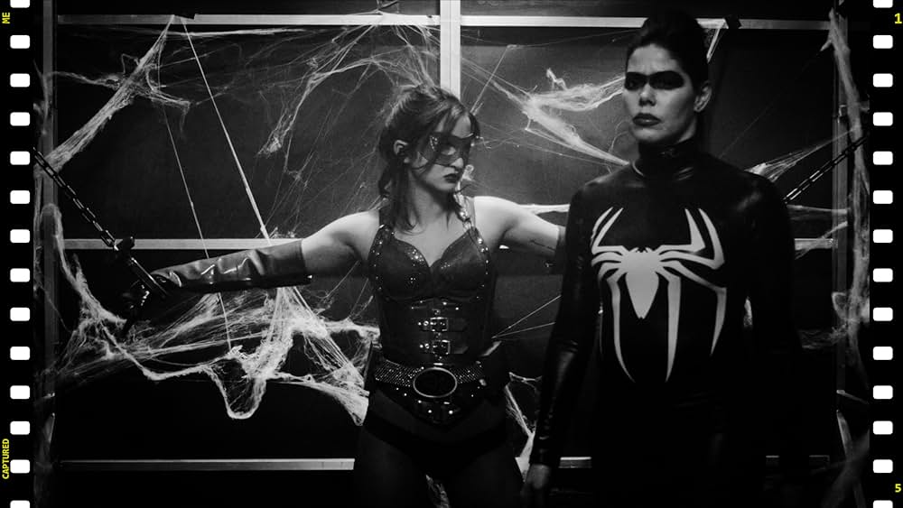 ネイキッド・リベンジ 赤の売春婦の画像