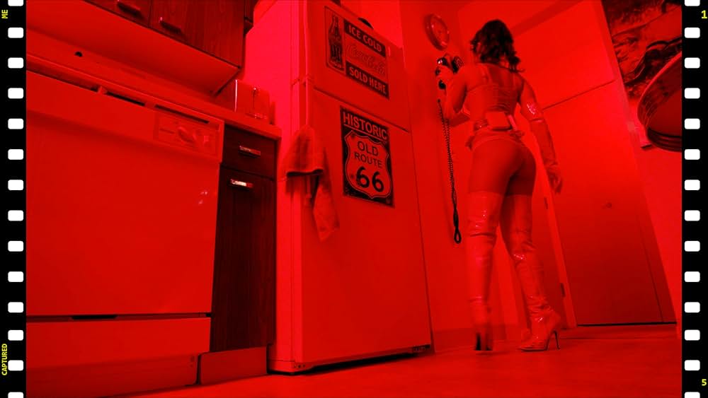 ネイキッド・リベンジ 赤の売春婦の画像