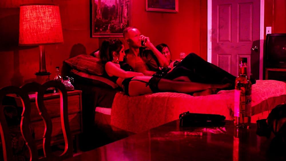 ネイキッド・リベンジ 赤の売春婦の画像