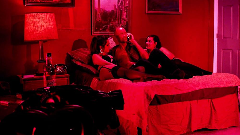 ネイキッド・リベンジ 赤の売春婦の画像