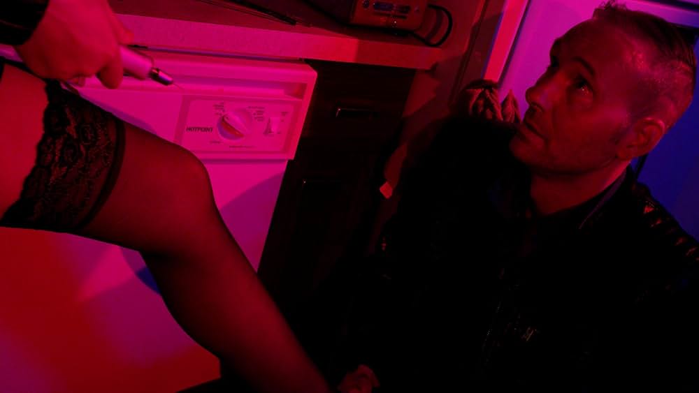 ネイキッド・リベンジ 赤の売春婦の画像