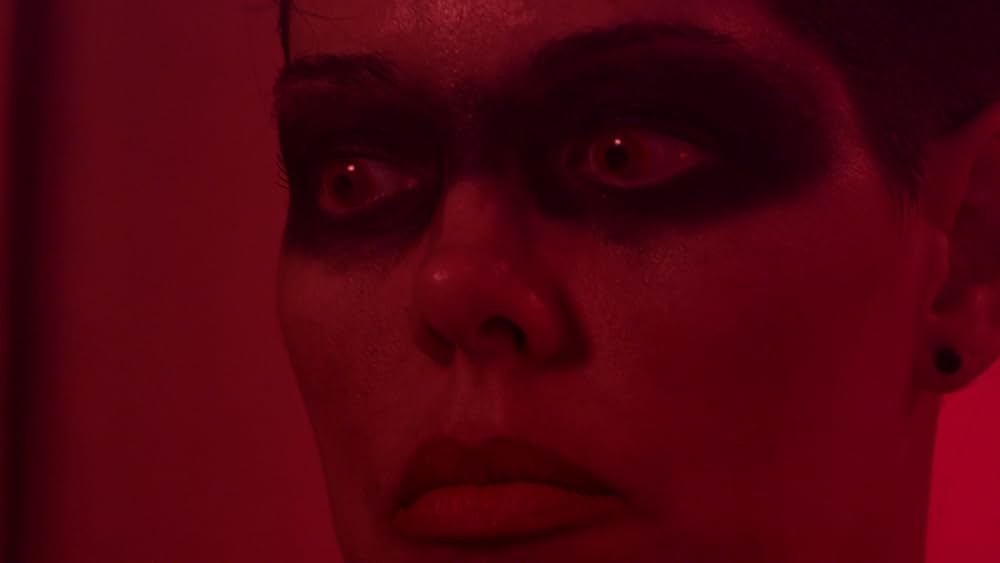 ネイキッド・リベンジ 赤の売春婦の画像