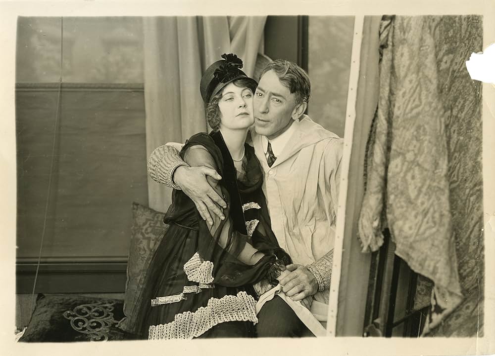 The Devil's Needle（原題）の写真