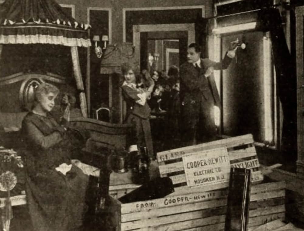 The Mysteries of Myra（原題）の画像