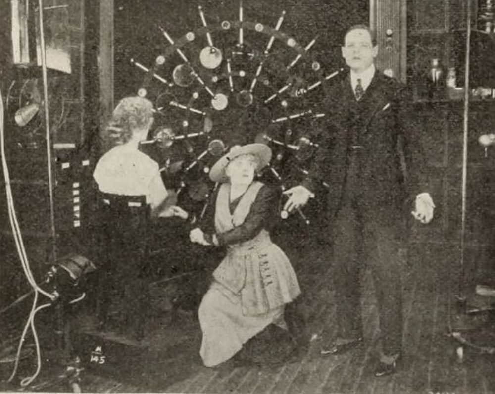 The Mysteries of Myra（原題）の画像