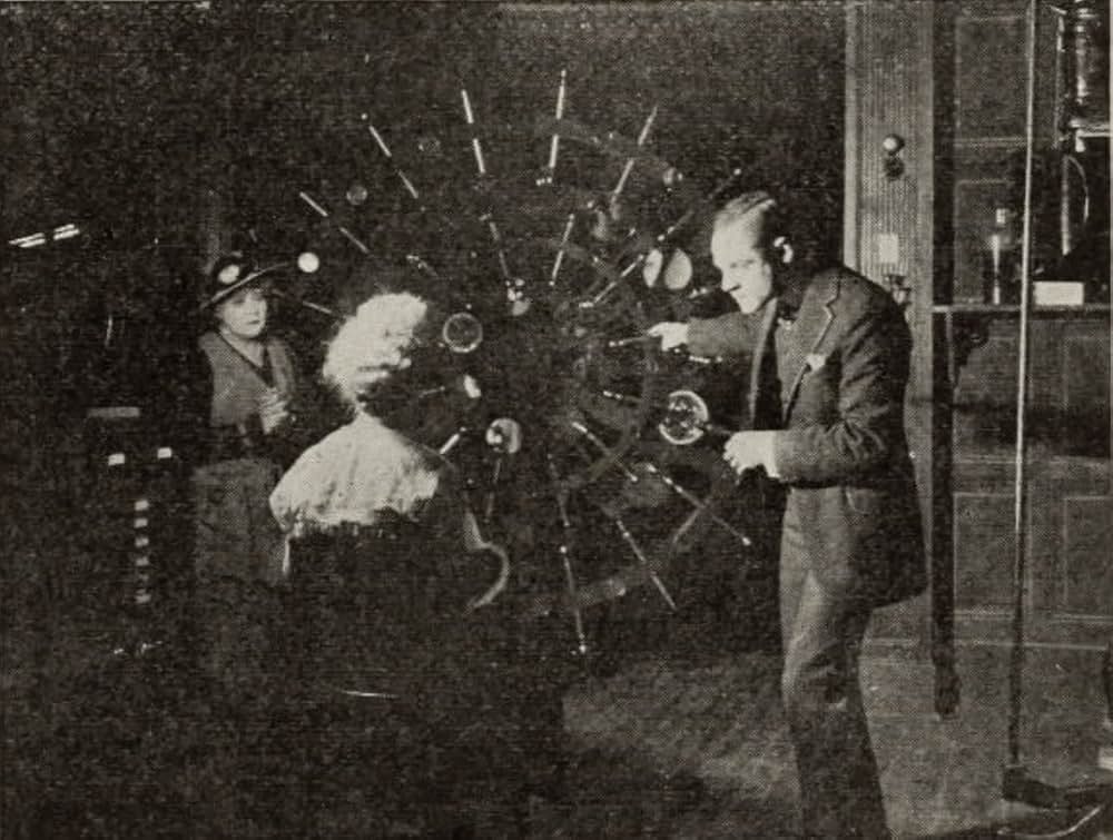 The Mysteries of Myra（原題）の写真