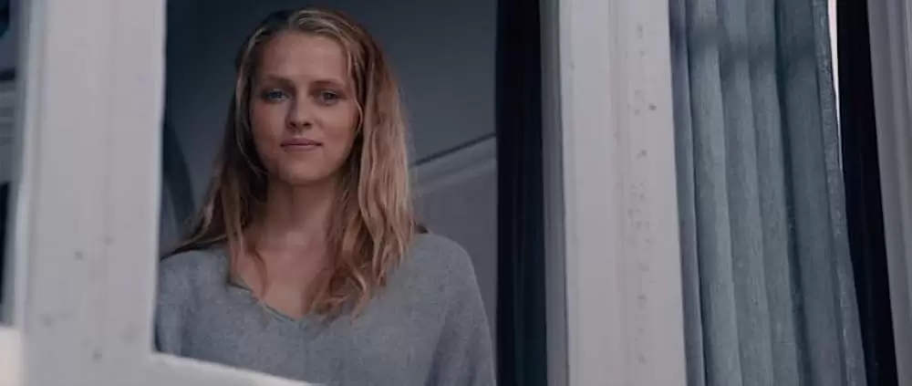 「2:22」テリーサ・パーマーの画像