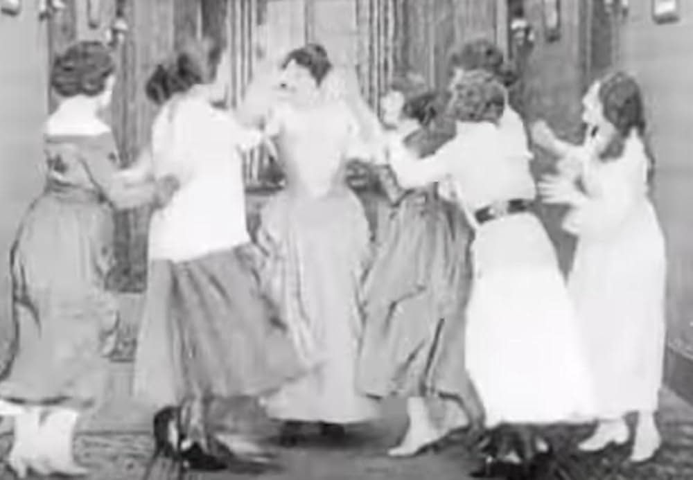 ファッティとキートンのおかしな肉屋／デブ君の女装の写真