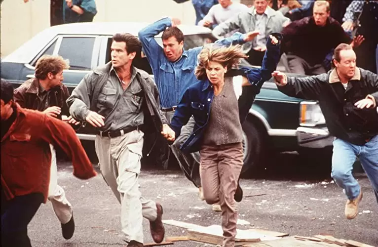 「ダンテズ・ピーク」ピアース・ブロスナン & リンダ・ハミルトンの画像