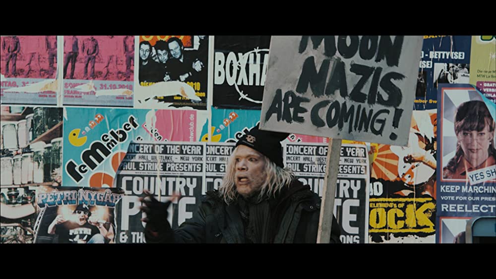 アイアン・スカイの画像