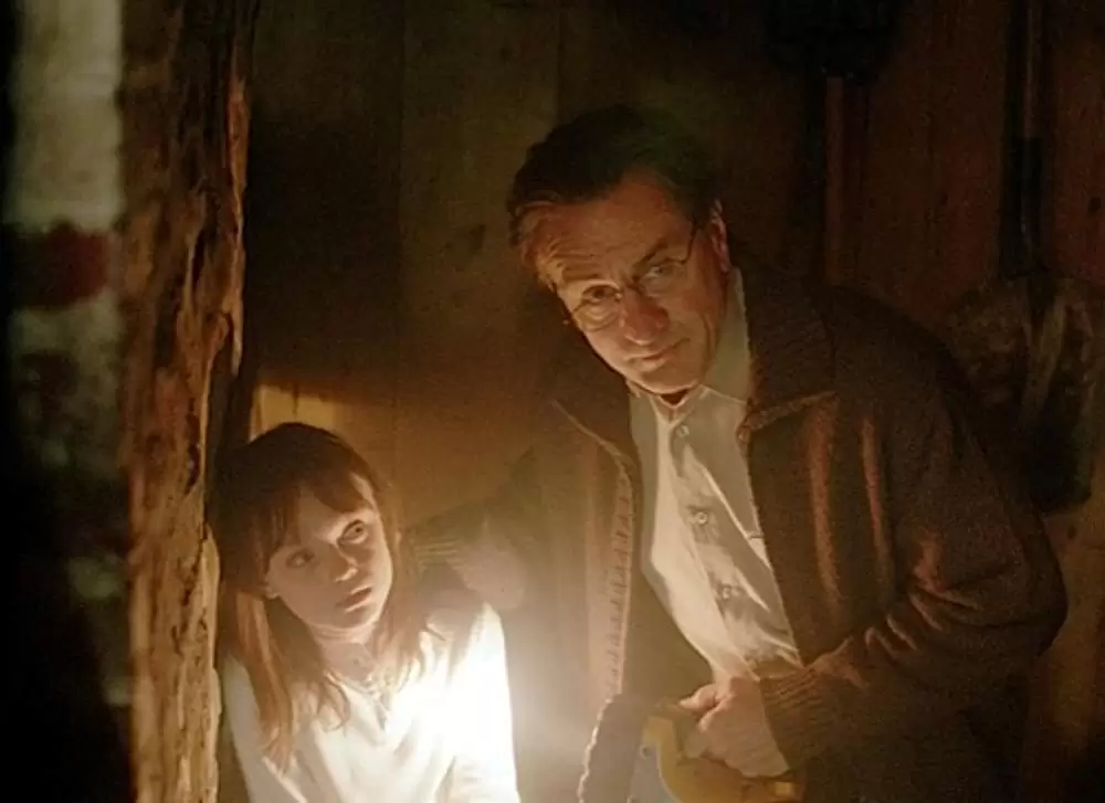 「ハイド・アンド・シーク 暗闇のかくれんぼ」ロバート・デ・ニーロ & ダコタ・ファニングの画像