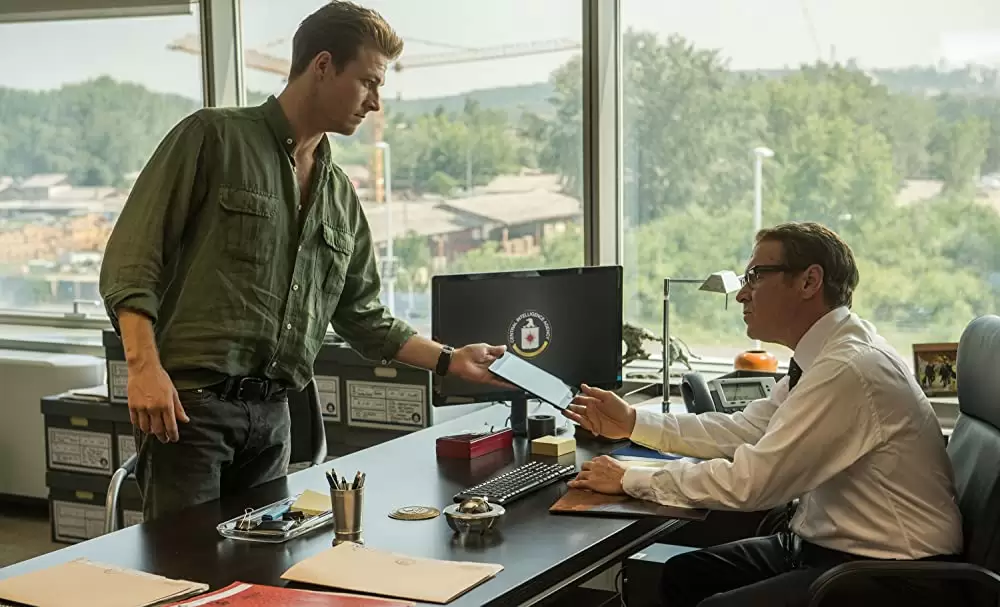 「スパイ・レジェンド」ウィル・パットン & ルーク・ブレイシーの画像