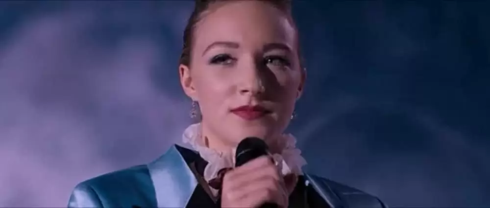 トールガールの画像