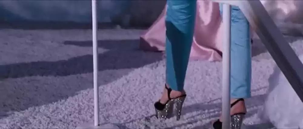 トールガールの画像