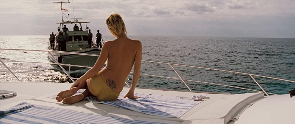 イントゥ・ザ・ブルーの画像