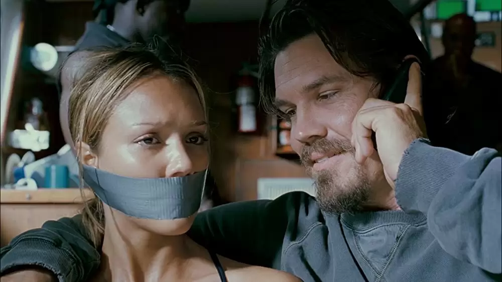 「イントゥ・ザ・ブルー」ジョシュ・ブローリン & ジェシカ・アルバの画像