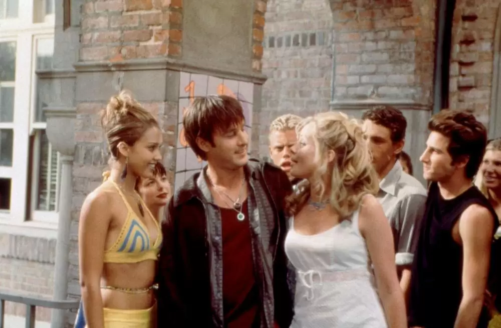 「25年目のキス」デビッド・アークエット & ジェシカ・アルバ & マーリー・シェルトン & ジョーダン・ラッド & Branden Williamsの画像