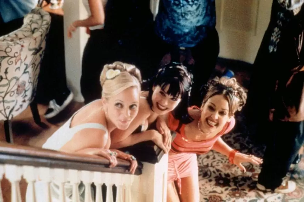 「25年目のキス」ジェシカ・アルバ & マーリー・シェルトン & ジョーダン・ラッドの画像