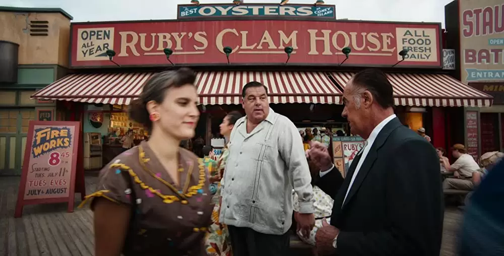 女と男の観覧車の画像