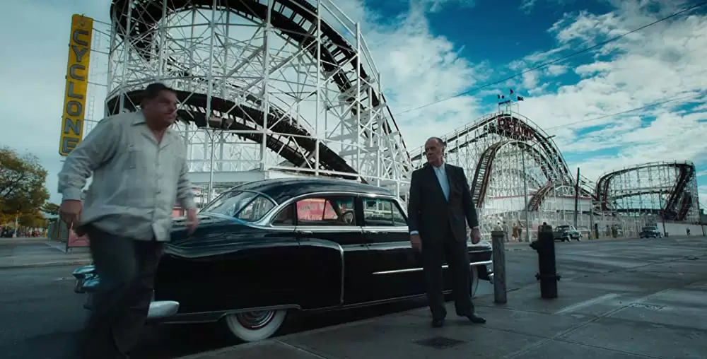 女と男の観覧車の画像