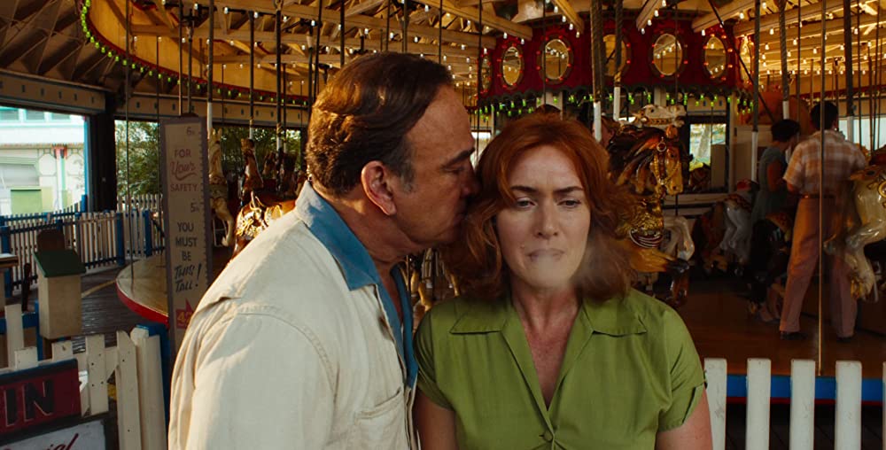 女と男の観覧車の画像