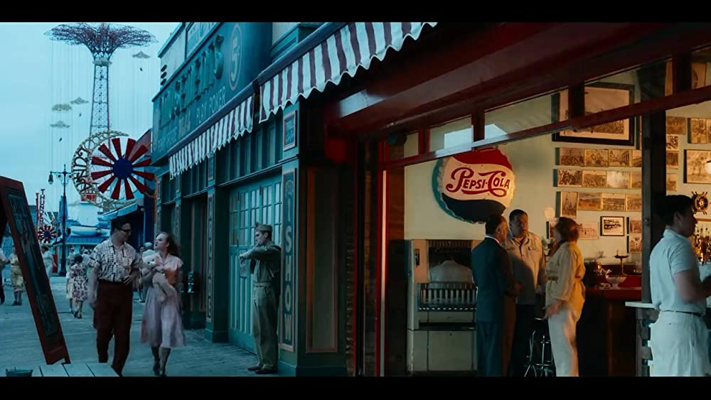 女と男の観覧車の画像