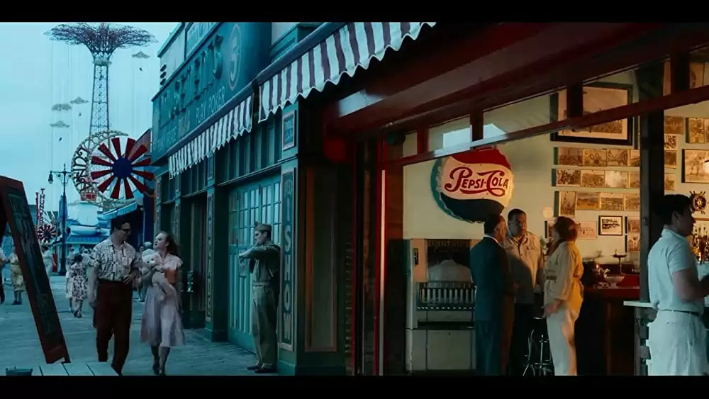 女と男の観覧車の画像