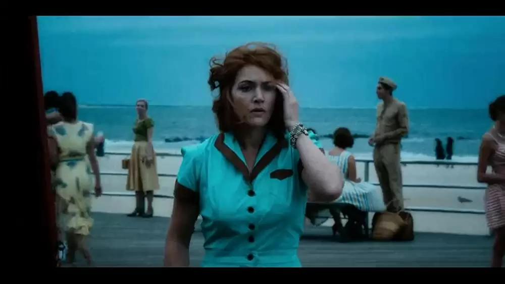 女と男の観覧車の画像