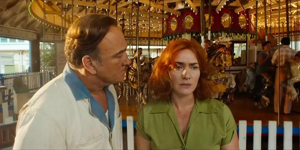 女と男の観覧車の画像