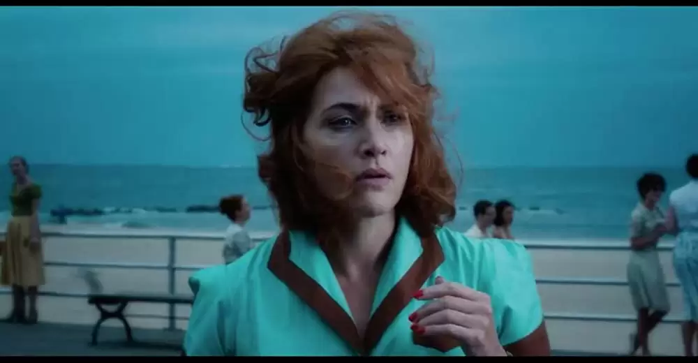 女と男の観覧車の画像