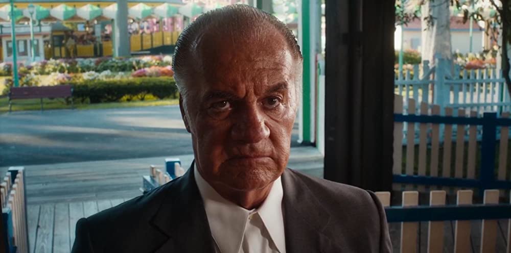 女と男の観覧車の画像