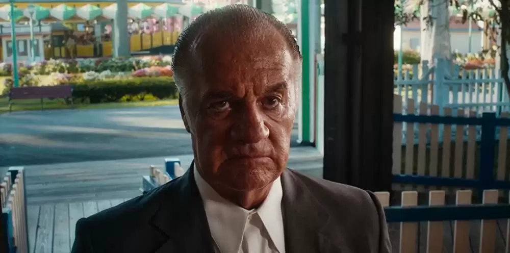 女と男の観覧車の画像