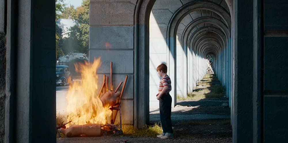 女と男の観覧車の画像
