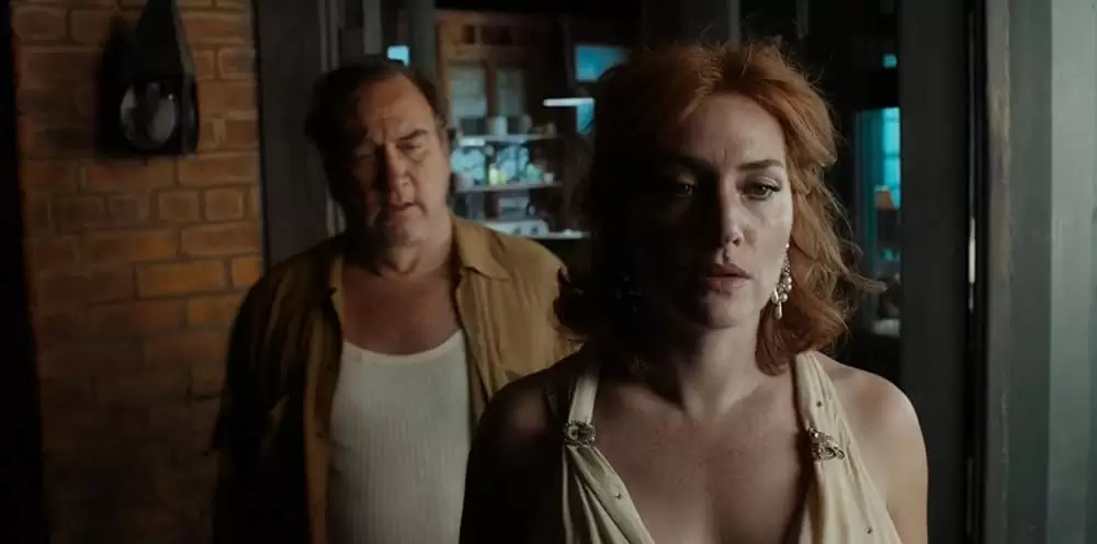 女と男の観覧車の画像