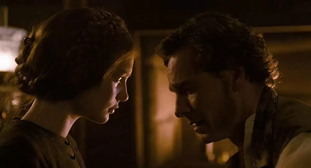 「ジェーン・エア」マイケル・ファスベンダー & ミア・ワシコウスカの画像